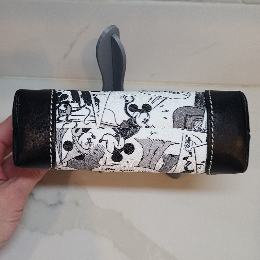 Dooney & Bourke Mickey & Minnie Disney Parks Cosmetic Bag NWOT - Picture 6 of 10